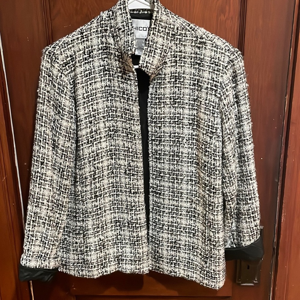 Previously worn Chicos black & white tweed blazer